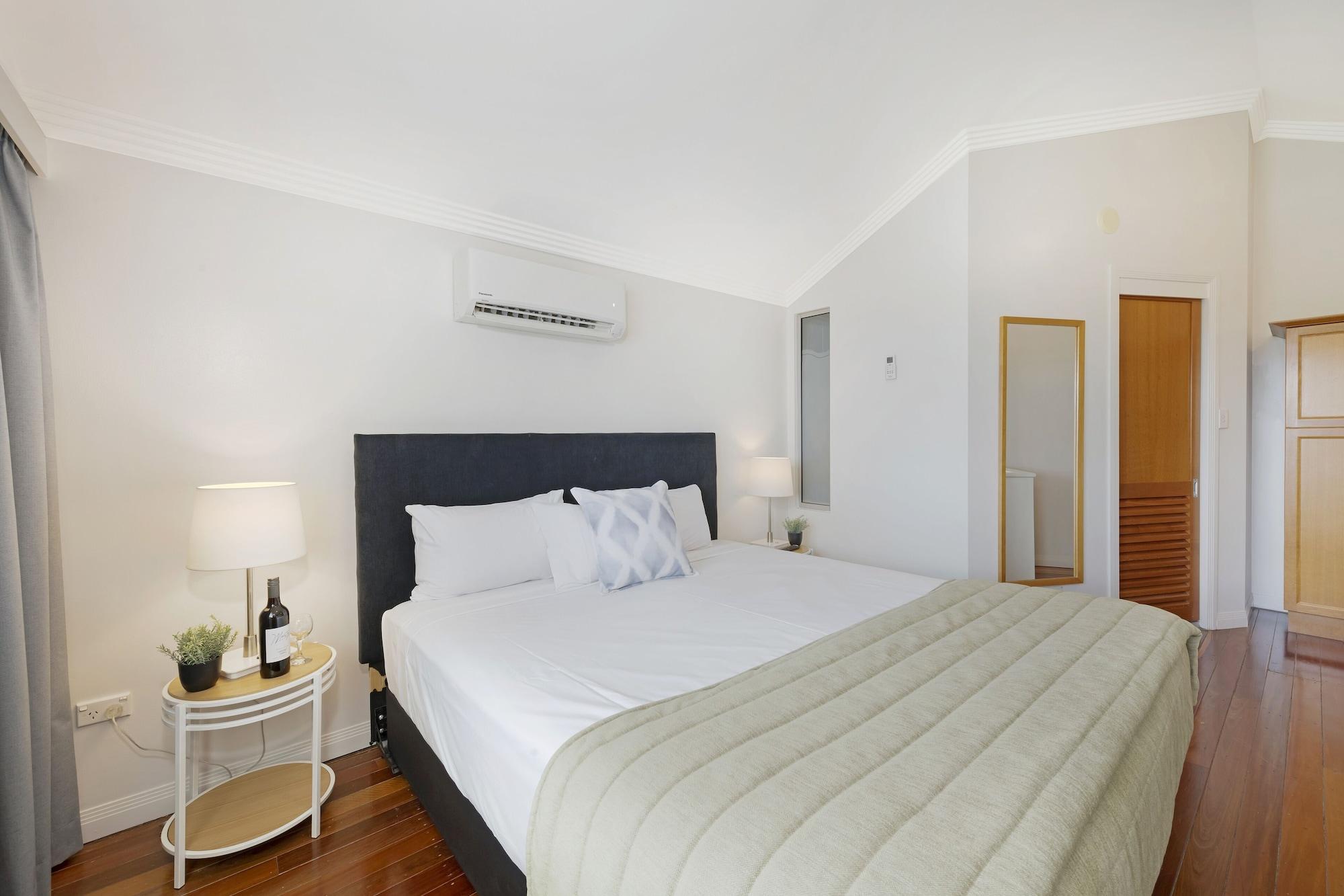Burnett Riverside Hotel Μπούνταμπεργκ Εξωτερικό φωτογραφία
