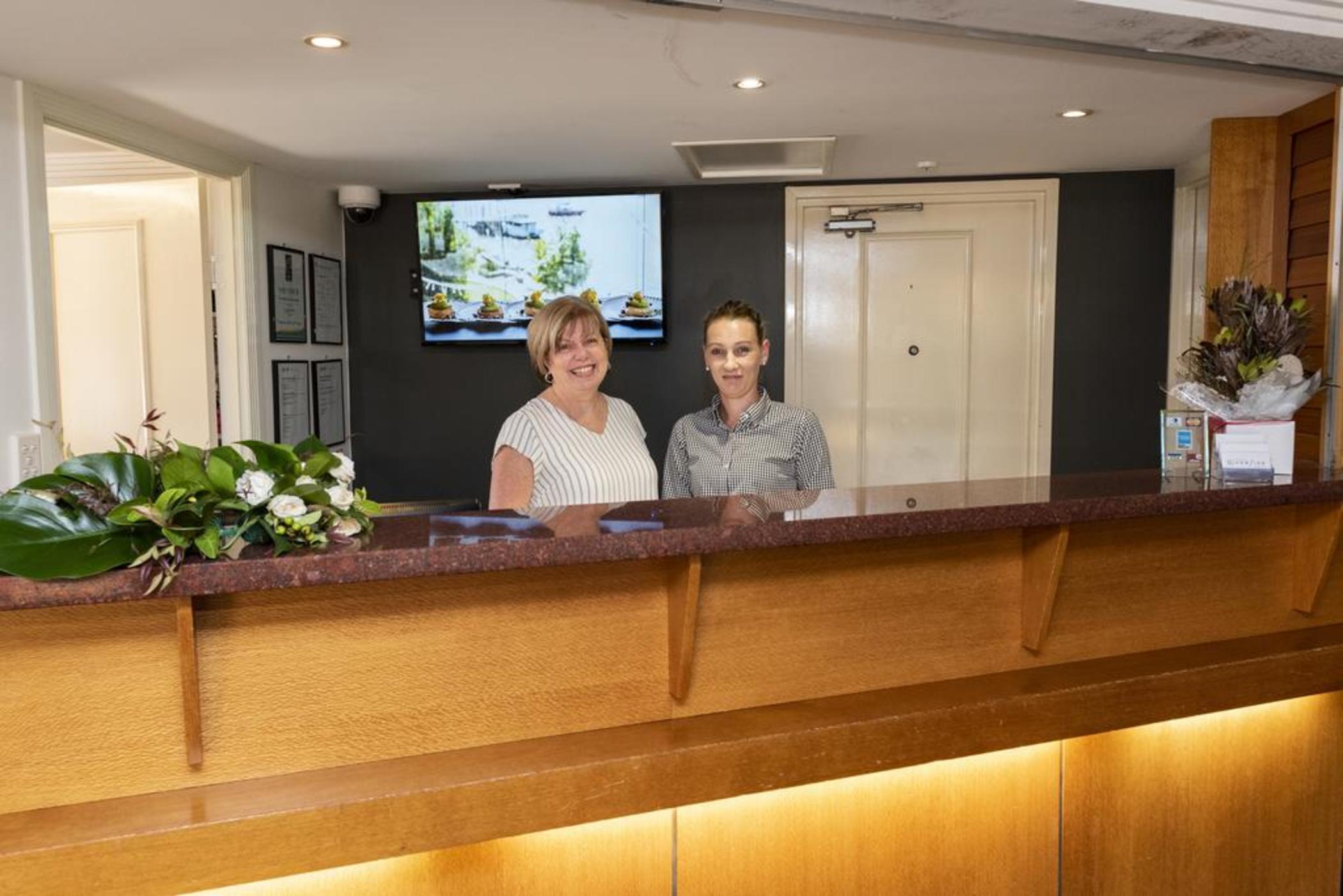 Burnett Riverside Hotel Μπούνταμπεργκ Εξωτερικό φωτογραφία