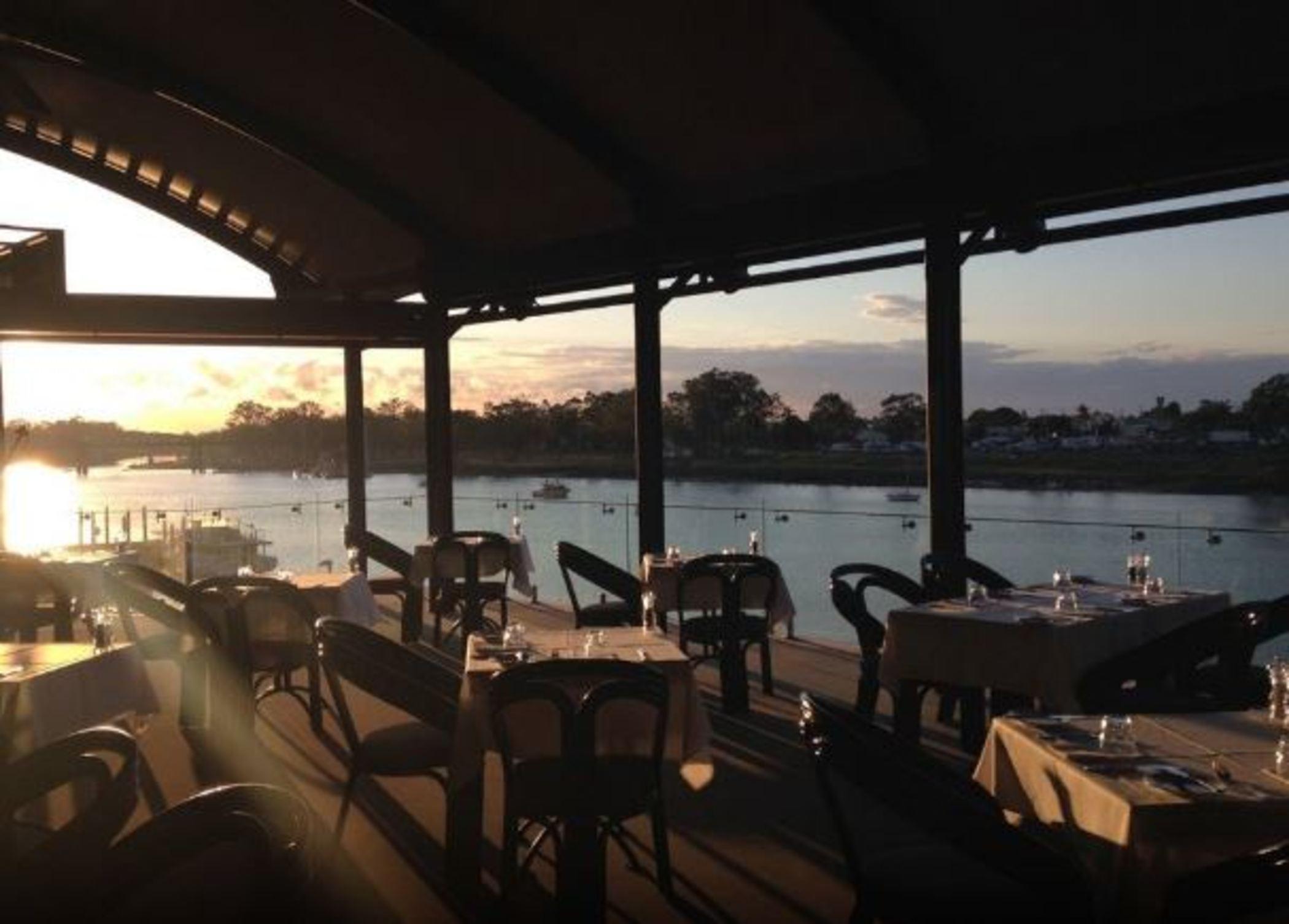 Burnett Riverside Hotel Μπούνταμπεργκ Εξωτερικό φωτογραφία